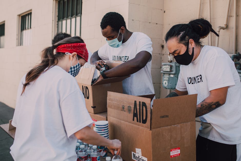 Image: A group of people working together to pack items in recyclable materials.