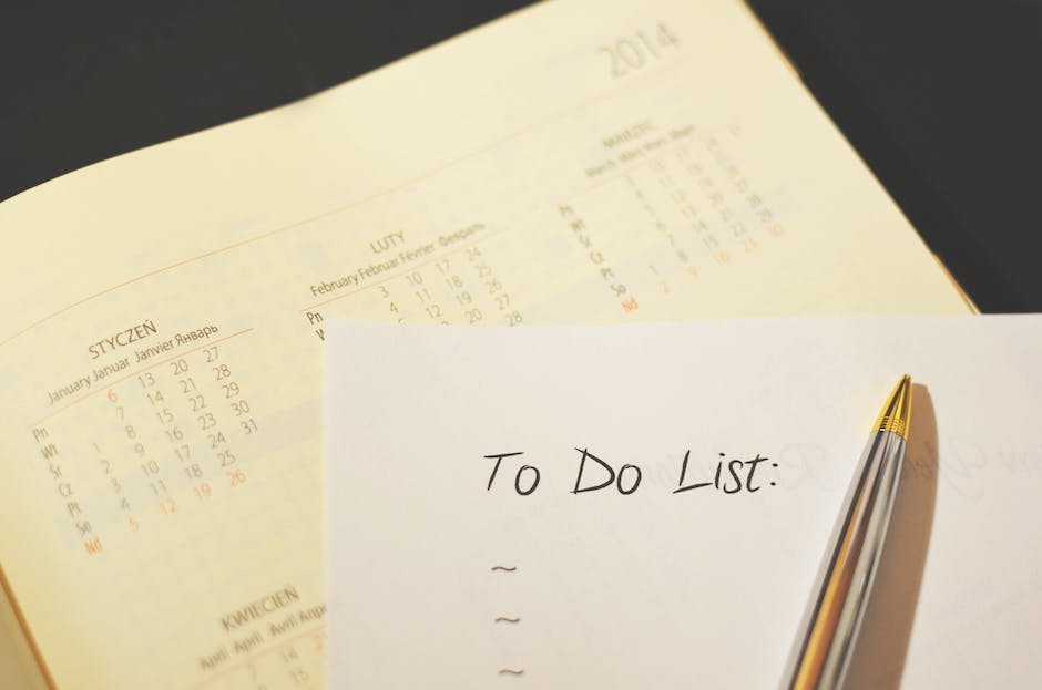 An image of a checklist and a moving truck symbolizing a smooth and organized move